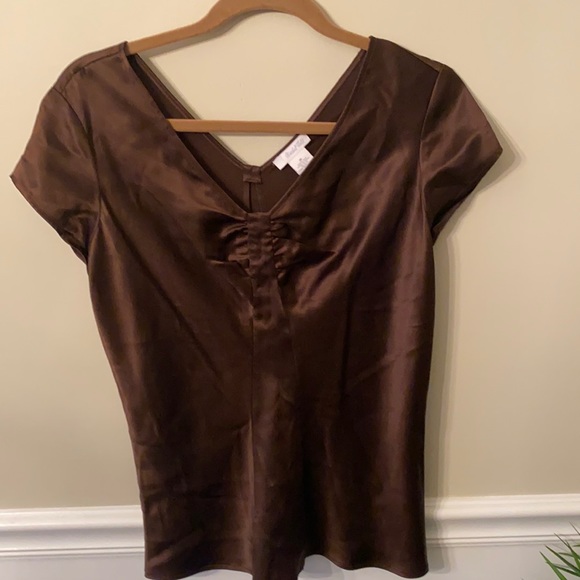 Marshall Fields Tops - Vintage Marshall Fields 100% silk v-neck short sleeve top